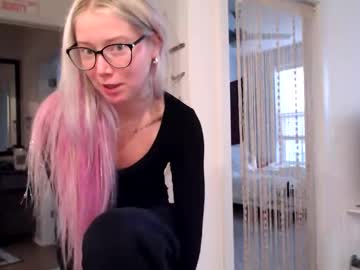 lilyyymonroee's chat room