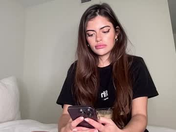 poutyselena's chat room