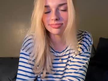 ellalowe's chat room