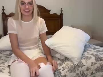 ellalowe's chat room