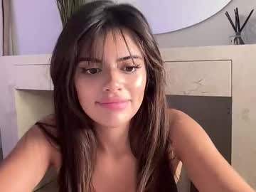 poutyselena's chat room