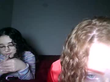 hellokitty2020luv's chat room