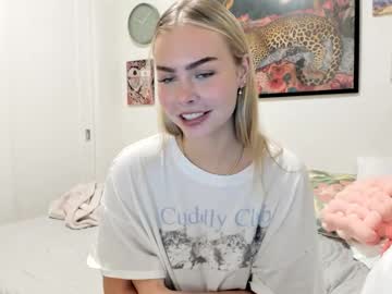 ariah_is_blonde's chat room