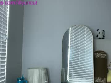 lillyuncut's chat room