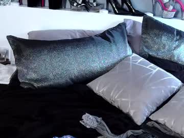 wildwifebarbie's chat room