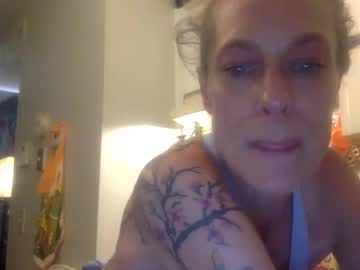 love_blooms's chat room