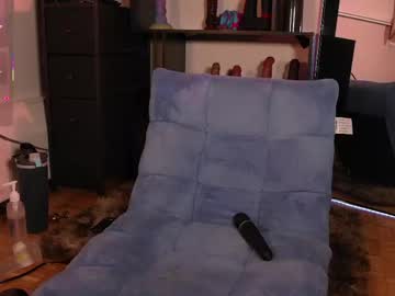 strawberryyfoxie's chat room