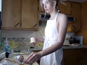 ellalowe's chat room