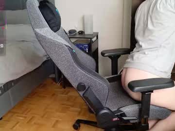 strawberryyfoxie's chat room