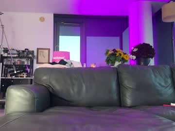 the_isa_bella's chat room