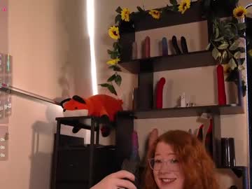 strawberryyfoxie's chat room