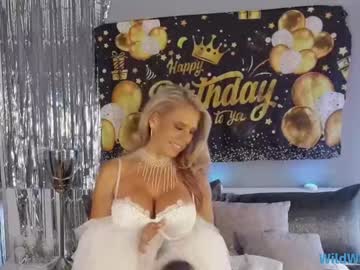 wildwifebarbie's chat room