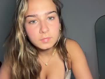 elenahere4u's chat room