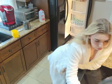 ellalowe's chat room