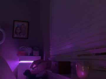 theblondeetwinss's chat room