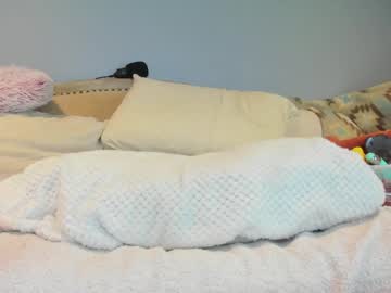 eatmygingersnapps's chat room