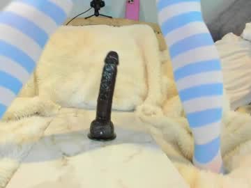 eatmygingersnapps's chat room