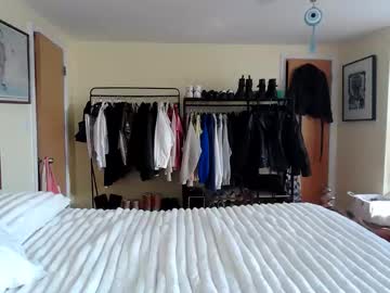 levigoeslive's chat room