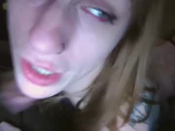 opiaundescent's chat room