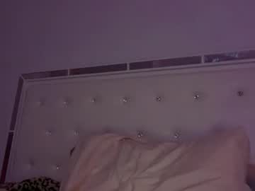 theblondeetwinss's chat room