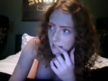 hellokitty2020luv's chat room