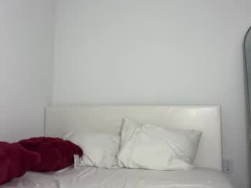 elenahere4u's chat room