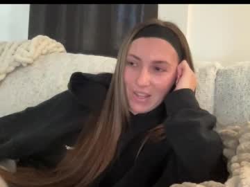 laylahlaylah1's chat room