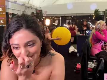 maevemads's chat room