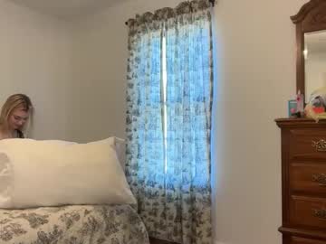 ellalowe's chat room