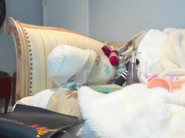 eatmygingersnapps's chat room