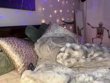 abbienextdoor's chat room