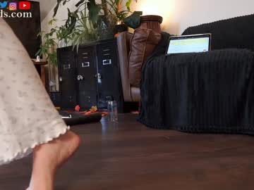 serareads's chat room