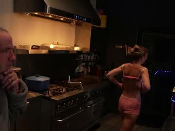 blondefoxsilverfox's chat room