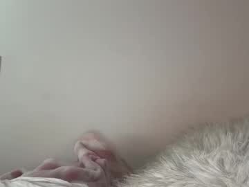 aviellaa's chat room