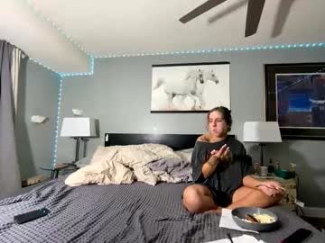 thickwhitegirl616114's chat room