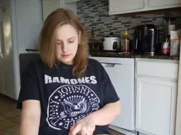 tinywithtiddies's chat room