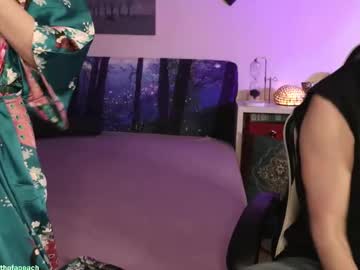 widthofapeach's chat room