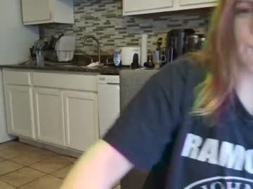 tinywithtiddies's chat room