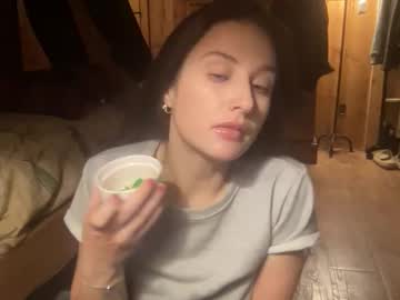 mysteriousmadam_'s chat room