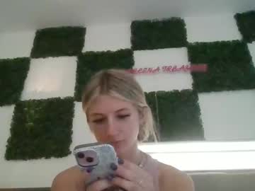 parisbaby2000's chat room