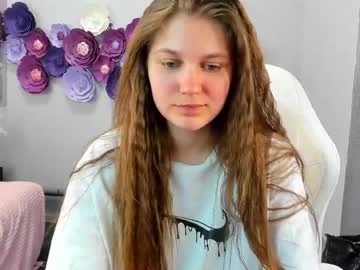 tiny_girl_18's chat room