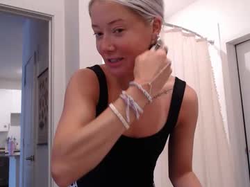 lilyyymonroee's chat room