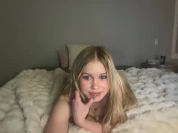 lunarose17's chat room