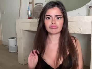 poutyselena's chat room