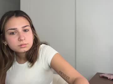 elenahere4u's chat room