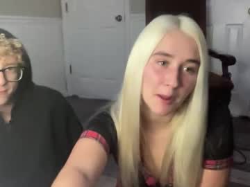 irispink1's chat room