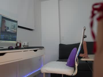 ashley_benson1's chat room