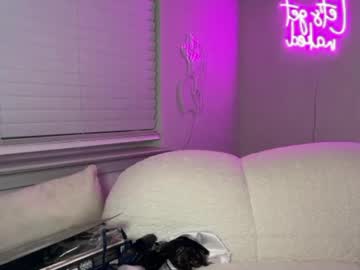 therosiecheeks's chat room