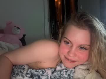 lunarose17's chat room