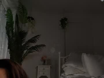 sunluscious's chat room